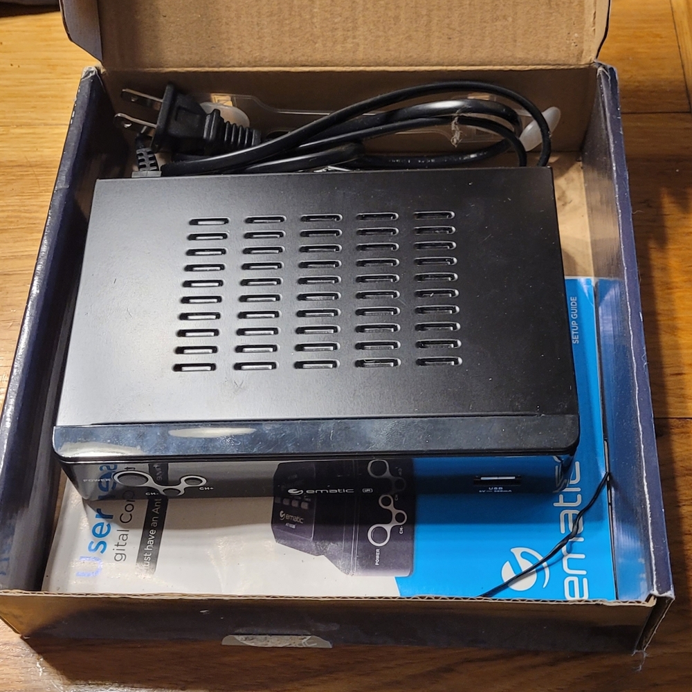 Digital Tuner Converter Box - Picture 2 of 3